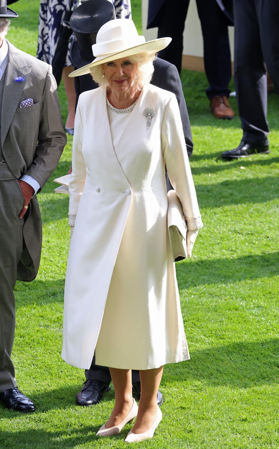 Königin Camilla: Zum Auftakt in Ascot überrascht Königin Camilla mit einem Look von Dior Zum Auftakt in Ascot überrascht Königin Camilla mit einem Look von Dior