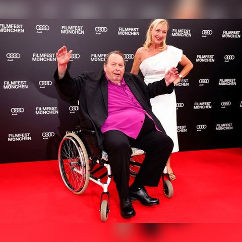 Ottfried Fischer besuchte am 23. Juni 2023 zusammen mit seiner Frau Simone die Eröffnungsfeier des 40. Filmfests München.