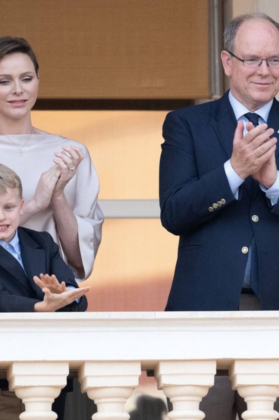 Applaus: Die Fürstenfamilie beklatschte die Vorbereitungen für den Johannistag, der in Monaco am 24. Juni gefeiert wird.