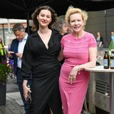 Frischen Style-Wind in Schwarz und Pink bringen Sunnyi Melles und ihre Tochter Leonille, Prinzessin zu Sayn-Wittgenstein auf die Opening Night Filmfest München.