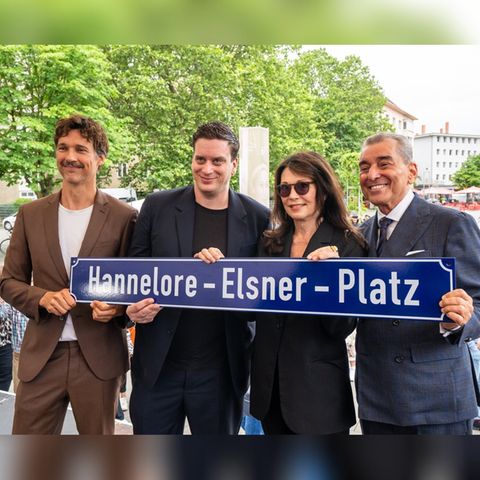 Florian David Fitz, Elsners Sohn Dominik, Iris Berben und Michel Friedman bei der Einweihung des Hannelore-Elsner-Platz.