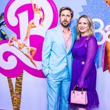 Zur Toronto-Premiere seines neuen Films "Barbie" hat Ryan Gosling nicht etwas seine Frau Eva Mendes mitgebracht, sondern seine Schwester Mandi Gosling. Eine schöne Überraschung, zwar ist die kanadische Produzentin keine Unbekannte, richtig oft zeigen sich die Geschwister aber dann doch nicht auf dem Red Carpet.