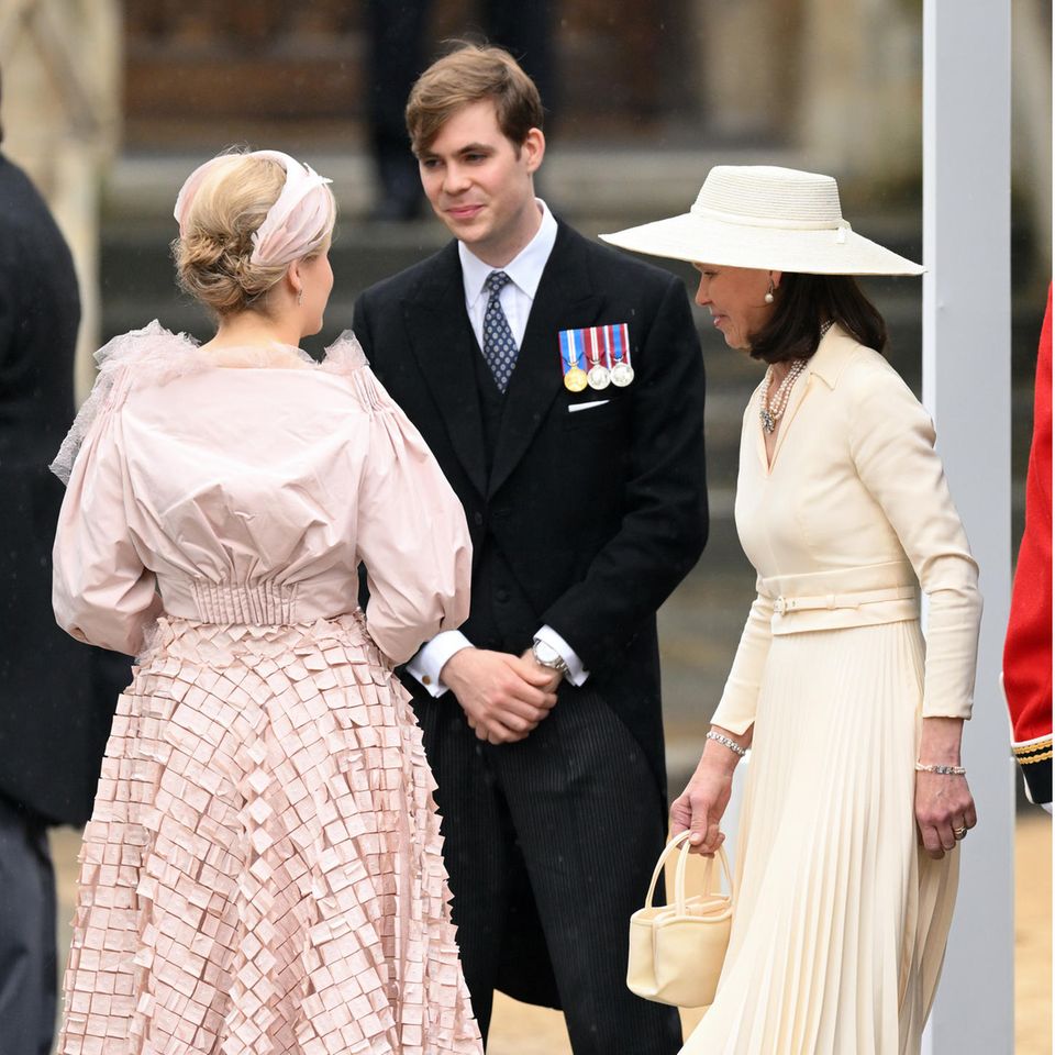 Charles Armstrong-Jones mit seiner Tante Lady Sarah Chatto (re.) und seiner Schwester Lady Margarita Armstrong-Jones (li.)