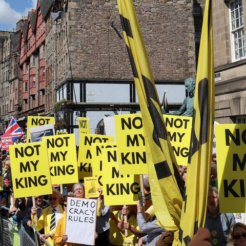 In Edinburgh haben sich im Rahmen eines Gottesdienstes, bei dem König Charles III. erneut gekrönt wurde, auch zahlreiche Monar