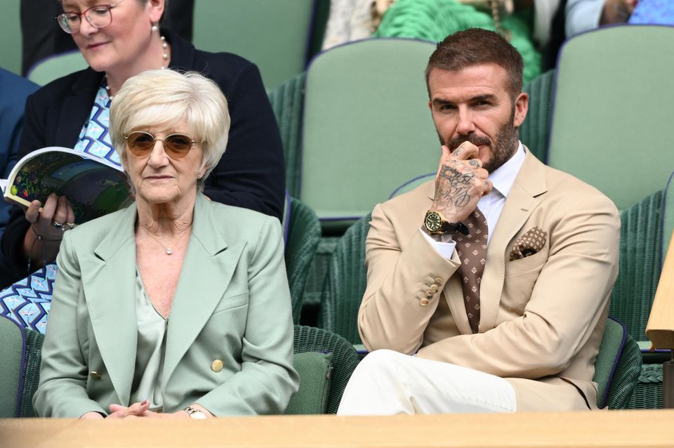 Stars in Wimbledon: David Beckham mit Mutter Sandra