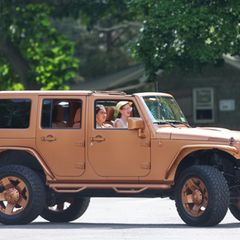 Familie Affleck: Violet Affleck im Jeep