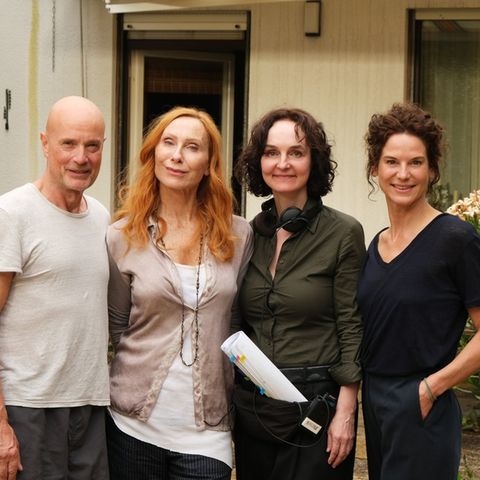 Christian Berkel und Andrea Sawatzki (l.) mit Co-Star Bibiana Beglau (r.) und Regisseurin  Nicole Weegmann.