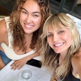 10. Juli 2023  Bevor es für Heidi Klum in den Sommerurlaub geht, trifft sie sich mit der diesjährigen GNTM Gewinnerin Vivien. "Catching up" schreibt Heidi zu dem Foto auf Instagram. Die Freude über ein Wiedersehen scheint bei beiden groß. 