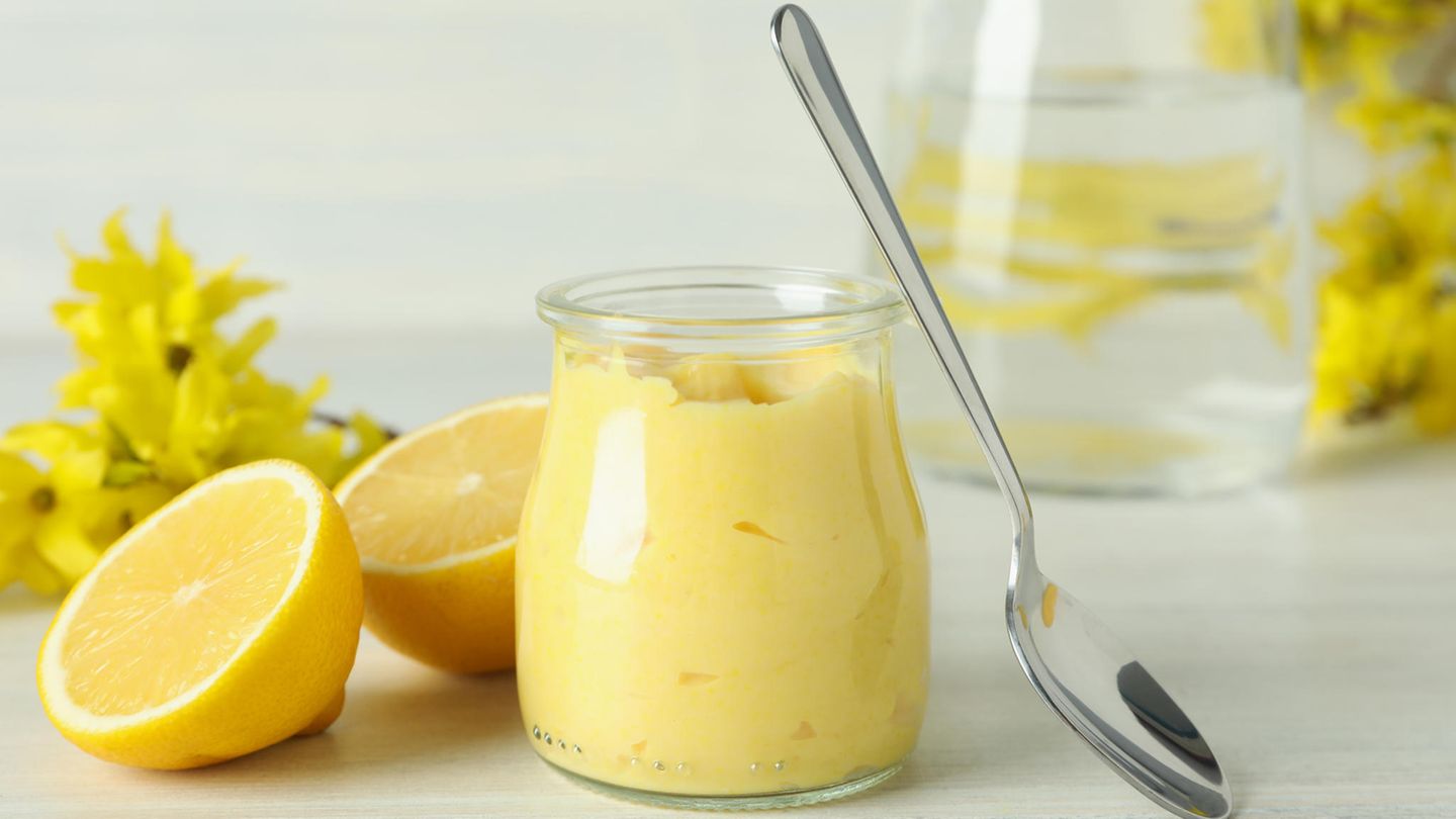 Sommerrezept: Köstlich-leichte Zitronencreme mit nur 5 Zutaten | GALA.de Sommerrezept: Köstlich-leichte Zitronencreme mit nur 5 Zutaten | GALA.de