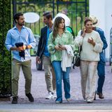 13. Juli 2023  Am Vorabend ihres 46. Geburtstages genießt Kronprinzessin Victoria einen musikalischen Abend im Park von Schloss Solliden. Gemeinsam mit Prinz Daniel, König Carl Gustaf, Prinzessin Sofia und Prinz Carl-Philip wird Victoria beim Open Air-Konzert im Rahmen der "Solliden Sessions" den Klängen von Niklas Stromstedt lauschen. 