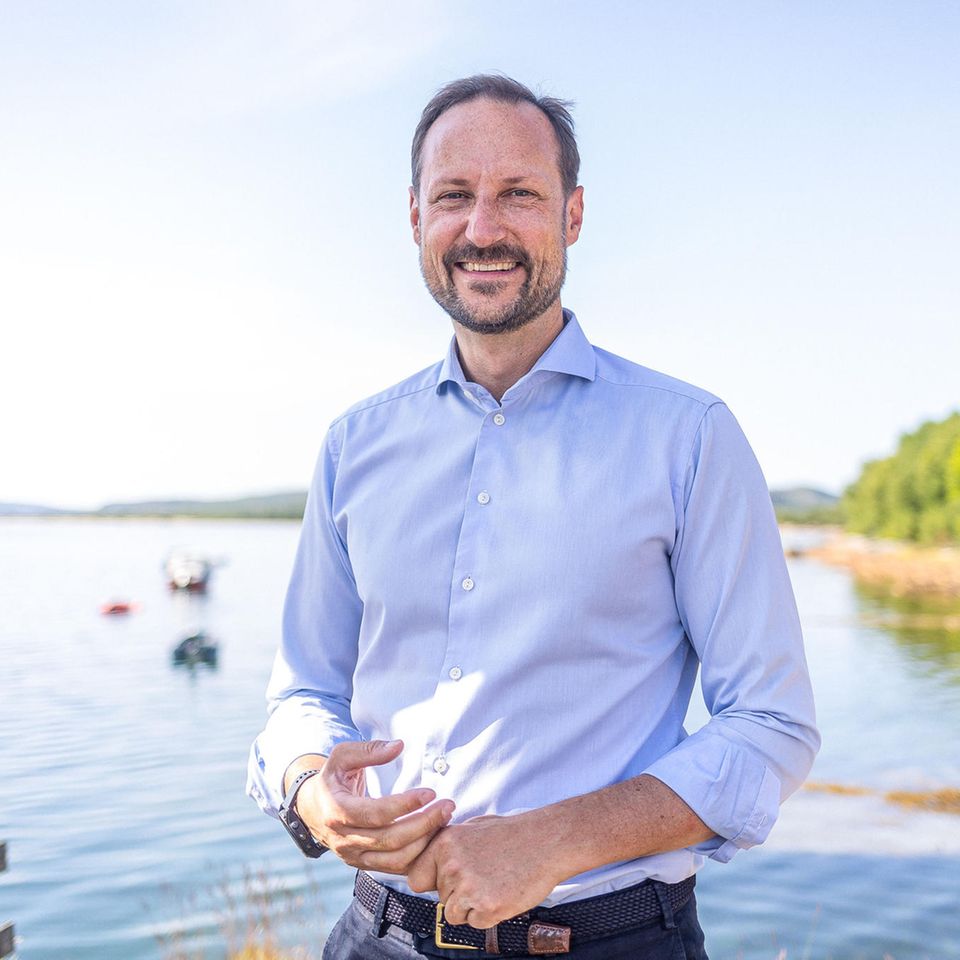 Prinz Haakon während seines Sommershootings 2023 in Norwegen. Wir wünschen dem norwegischen Royal einen grandiosen Geburtstag. Auf die nächsten 50 Jahre! 