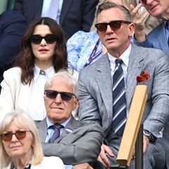 Beim Herren-Finale des diesjährigen Wimbledon-Turniers nimmt auch der ehemalige James-Bond-Darsteller Daniel Craig auf den Zuschauerrängen Platz. Gemeinsam mit seiner Ehefrau und Kollegin Rachel Weisz beobachtete der Schauspieler das Treiben auf dem Platz.