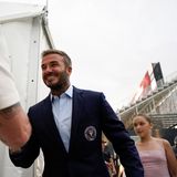 16. Juli 2023  Dass David Beckham heute besonders gute Laune hat, lässt sich kaum übersehen, schließlich konnte sein Fußballverein Inter Miami FC einen der besten Fußballer der Welt für sich gewinnen: Lionel Messi. Die große Enthüllungsparty in Fort Lauderdale lässt sich auch Tochter Harper nicht entgehen,