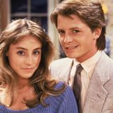 Tracy Pollan und Michael J. Fox Am Set der Fernsehserie "Familienbande" lernten die beiden Schauspieler sich 1985 kennen. Und später auch lieben. Ihre Hochzeit am 16. Juli 1988 in Vermont war der Beginn einer langen und glücklichen Ehe, die bis heute hält.