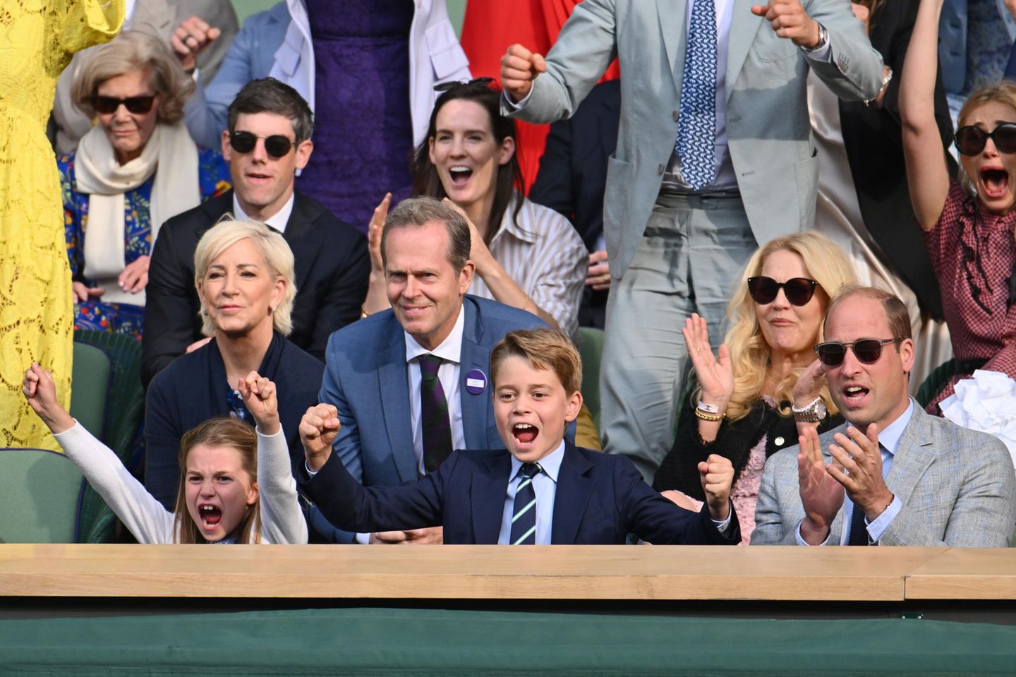 16. Juli 2023  Jubelrufe beim Finale in Wimbledon! Prinzessin Charlotte und Prinz George fiebern beim spannenden Tennismatch neben Prinz William mit. 