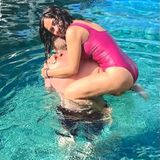 24. Juli 2023  So sieht Poolspaß bei Salma Hayek aus! Die Schauspielerin genießt sichtlich den Sommer mit ihren Liebsten und ist dankbar für diese ausgelassenen Momente, wie sie auf Instagram schreibt. 