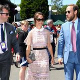 Richtig elegant und beinahe royal ist Pippa Middletons Modestil aber erst seit einigen Jahren. Beim Tennisturnier in Wimbledon stellt sie diese modische Entwicklung im bezaubernden Spitzenkleid von Self-Portrait eindrucksvoll zur Schau.
