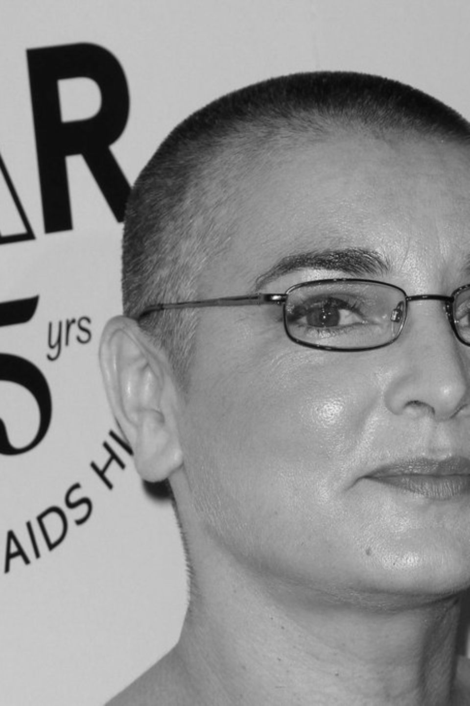 Sinéad O'Connor prägte die Musikszene und kämpfte in ihrer Heimat für Gesetzesänderungen. Prominente Kollegen widmeten ihr Ins
