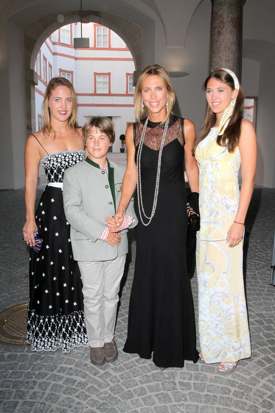 Tatjana d'Abo mit ihren Töchtern Celina und Anoushka und Sohn Jasper
