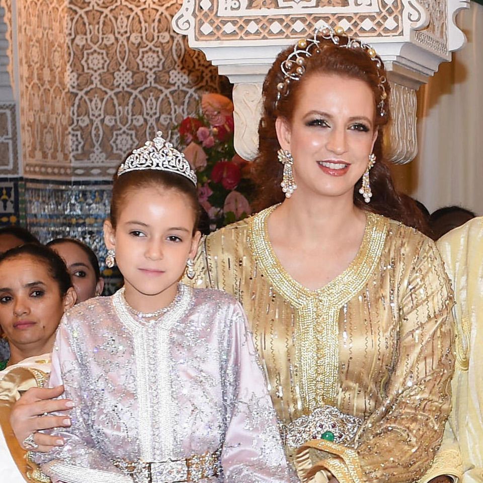 Prinzessin Lalla Khadija mit ihrer Mutter Prinzessin Lalla Salma bei einer Hochzeit im November 2014.