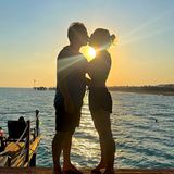 Susan Sideropoulos und ihre Familie verbringen derzeit ihren Sommerurlaub an der türkischen Riviera. Bei Sonnenuntergang erleben sie und ihr Mann Jakob Shtizberg diesen "Magic Moment", wunderschön festgehalten von ihrem Sohn. Von welchem, Liam oder Joel, verrät die beliebte Schauspielerin allerdings nicht.