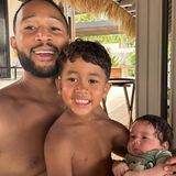 Während die Damen den Pool für sich erobern, entspannt John Legend mit seinen Jungs in der Villa. Die Fans auf Instagram freuen sich über diesen privaten Einblick ins Familienleben und senden dem Sänger zahlreiche virtuelle Herzen zu. 