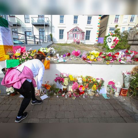 Im Haus an der Strand Road lebte Sinéad O'Connor 15 Jahre lang. Hier führte der Trauerzug vorbei und viele Menschen erwiesen i