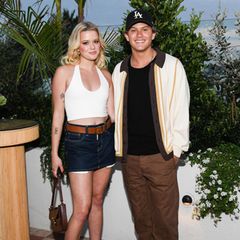 Ava und Deacon Phillippe genießen einen gemeinsamen Abend bei einem Event zur Feier der neuen Madewell-Kollektion im Holloway House, West Hollywood. Die Ähnlichkeit der Geschwister zu den berühmten Eltern Reese Witherspoon und Ryan Phillippe ist dabei wie immer verblüffend. 
