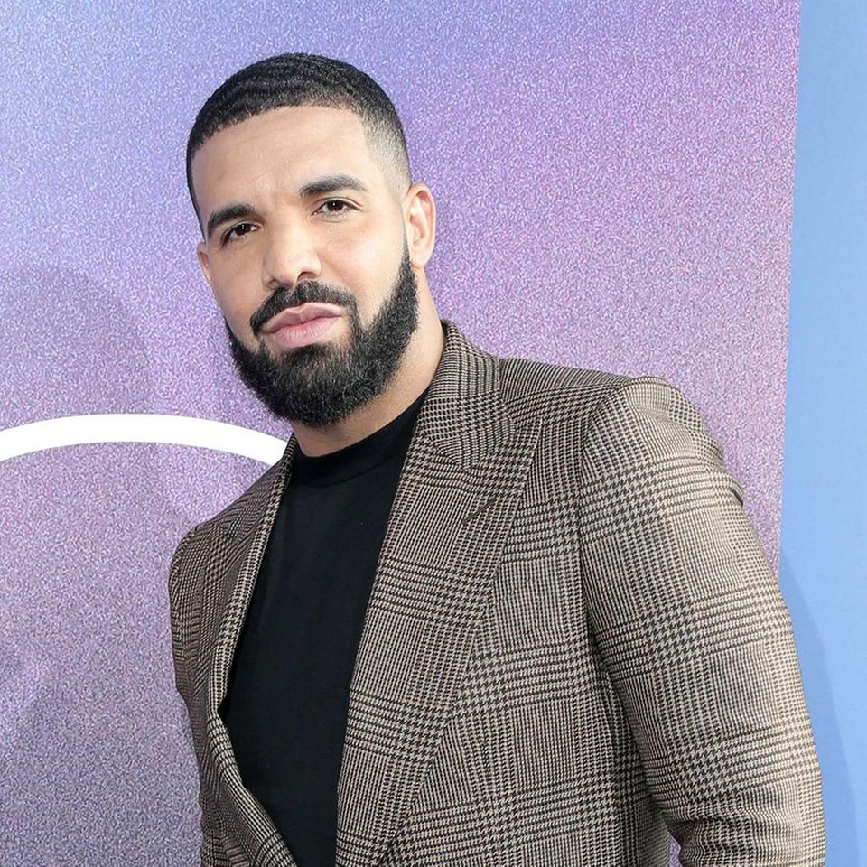 Rapper Drake hat seine Fans bei einem Konzert gegeben, Rücksicht auf seinen fünfjährigen Sohn zu nehmen.