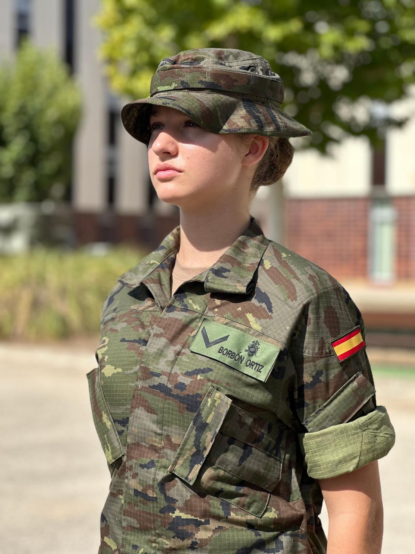 abschied in spanien prinzessin leonor startet ihre militärausbildung