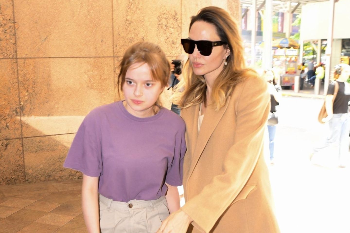 Angelina Jolie Unterwegs mit Tochter Vivienne! Sie arbeiten zusammen
