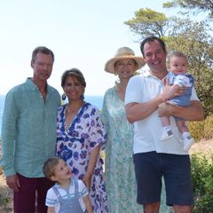 21. August 2023  Maria Teresa von Luxemburg und ihre Familie feiern ein großes Wiedersehen im gemeinsamen Sommerurlaub. Auf Instagram teilt die Großherzogin private Fotos eines wohl unvergesslichen Sommers. 