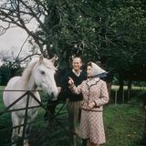 Im Jahre 1972 feiern Queen Elizabeth und Prinz Philip Silberhochzeit. 