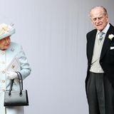 12. Oktober 2018  Queen Elizabeth und Prinz Philip haben insgesamt acht Enkel. Sie sind mittlerweile selbst erwachsen und gründen ihre eigenen Familien. Dieses Foto zeigt sie vor der St. George's Chapel in Windsor am Hochzeitstag von Prinzessin Eugenie und Jack Brooksbank.