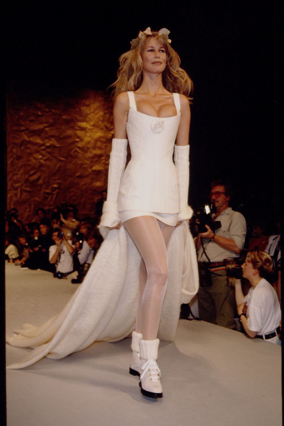 Claudia Schiffer 36 Ikonischste Looks Des Supermodels GALA de claudia-schiffer-36-ikonischste-looks-des-supermodels-gala-de