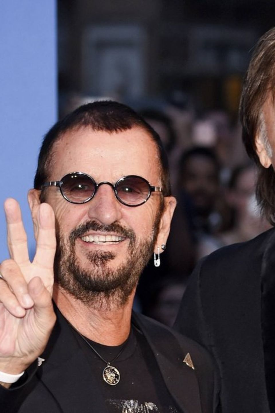 Ringo Starr und Paul McCartney (r.) gemeinsam auf dem roten Teppich.