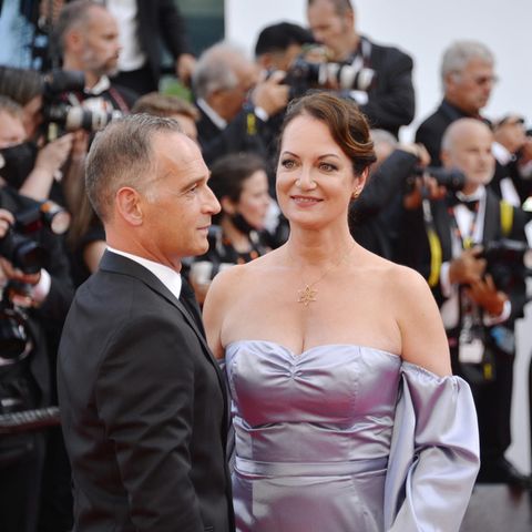 2022  Die 75. Filmfestspiele in Cannes besuchen die Schauspielerin Natalia Wörner und Heiko Maas gemeinsam und legen einen eleganten Auftritt hin. 