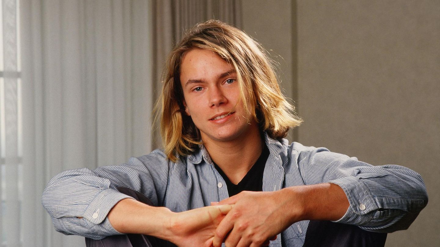 Remembering River Phoenix: A Heartfelt Message from Mama Heart on the Anniversary of His Death