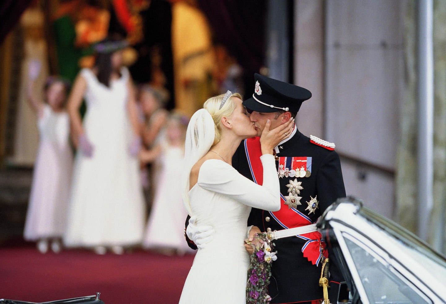 Prinzessin Mette-Marit + Prinz Haakon: Die Bilder Ihrer Hochzeit | GALA.de