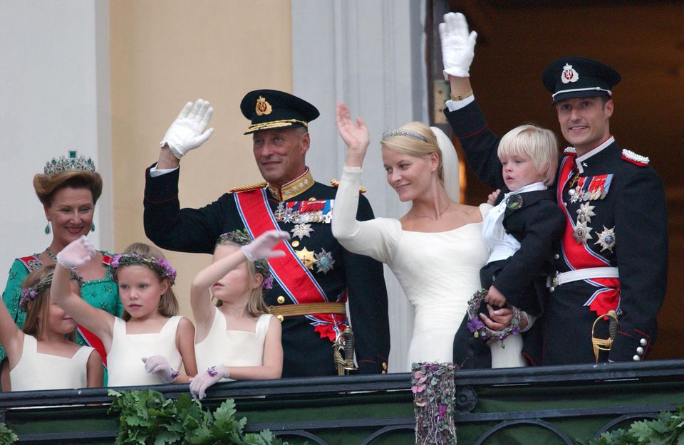 Prinzessin Mette-Marit + Prinz Haakon: Die Bilder Ihrer Hochzeit | GALA.de