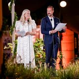 Und die witzige Rede von Prinzessin Mette-Marit und ihrem Haakon ist noch ein Highlight der großen Geburtstagsparty.