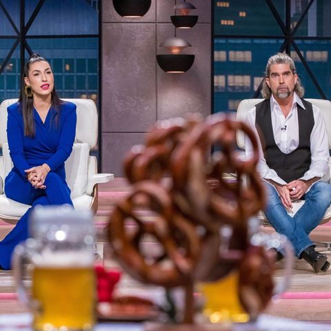 Die neue Löwin Tijen Onaran und Nils Glagau in der ersten Folge der 14. Staffel von "Die Höhle der Löwen".