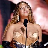 Im Februar 2023 kann sich Beyoncé über einen Grammy für ihr Album “Renaissance” freuen – einer von mittlerweile 32. Mit 88 Nominierungen ist sie an der absoluten Spitze der Grammy-Geschichte und und ihr Strahlen hat in den letzten zehn Jahren nur noch zugenommen. Am 4. September 2023 feiert Queen B ihren 42. Geburtstag. Happy birthday!!