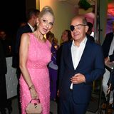 Sogar Olaf Scholz lässt sich das RTL-Sommerfest nicht entgehen. Und Desirée Nick in knalligem Barbie-Pink nicht, ein gemeinsames Foto mit dem Bundeskanzler machen zu lassen.