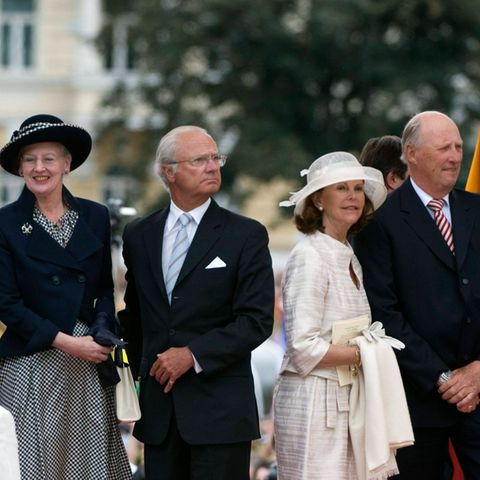 Enge Verbundenheit: Das schwedische Königspaar Carl Gustaf und Silvia (Mitte) mit Königin Margrethe von Dänemark und König Har