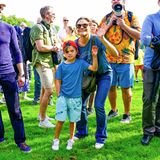 10. September 2023 Es ist wieder soweit! Der Generation Pep Tag zieht nicht nur wieder jede Menge Stockholmer zum Sporteln in den Hagapark, auch die Kronprinzessin und ihre Familie ist wie immer dabei. Ihr Mann Daniel hat den Fitness-Tag schließlich ins Leben gerufen. Der kümmert sich allerdings im die Organisation und später die Medaillenvergabe. 