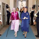 Die dänische Königin Margrethe wird von Griechenlands früherer Königin Anne-Marie begleitet.