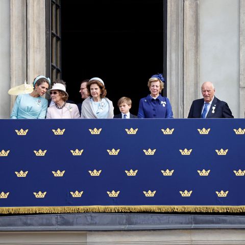 Die schwedische Königsfamilie und weitere europäische Royals auf dem Schlossbalkon am 15. September
