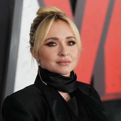 Hayden Panettiere ist eigentlich bekannt für ihr blondes Haar, das sie je nach Anlass offen oder glamourös im Dutt zurückgesteckt trägt. Mit hellem Haar ist nun allerdings Schluss ... 