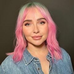 Ein Hoch auf Farbe! Hayden Panettiere ist auf ihrem neuen Instagram-Post kaum wiederzuerkennen. Die Schauspielerin zeigt sich in Pastellgrün und zartem Pink im Verlauf. Zu ihrer haarigen Veränderung schreibt sie: "Ich liebe meine neue Wassermelonen-Vibes oben". Und tatsächlich sieht die Kombination ein wenig so aus wie der Übergang von Schale zu Fruchtfleisch. Sommerlich! 